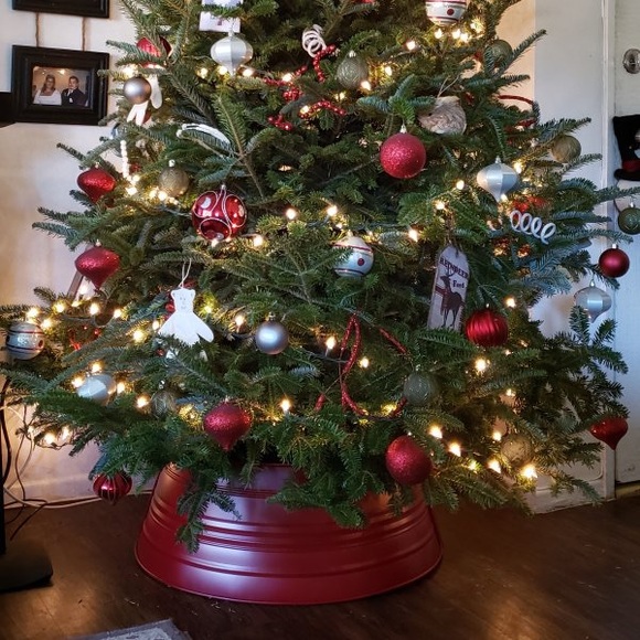 Pottery Barn Handcrafted Red Metal Tree Collar 🎄🎅🏻 - Picture 6 of 8
